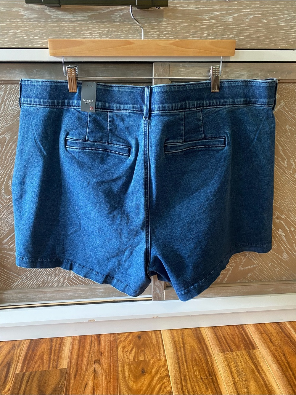 NWT Torrid Super Soft Denim Trouser Short Casual Resort Summer Wear Size 20 - Picture 2 of 9